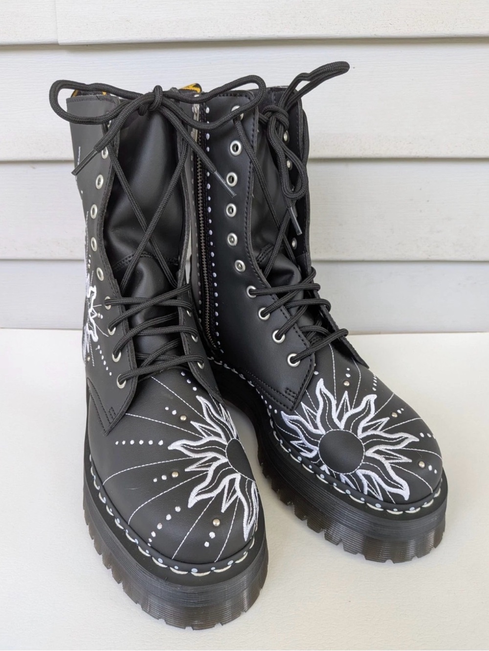 Dr.Martens Black JADON HI SOLAR FLARE Reclaimed Leather Platform
Boots W7/M6